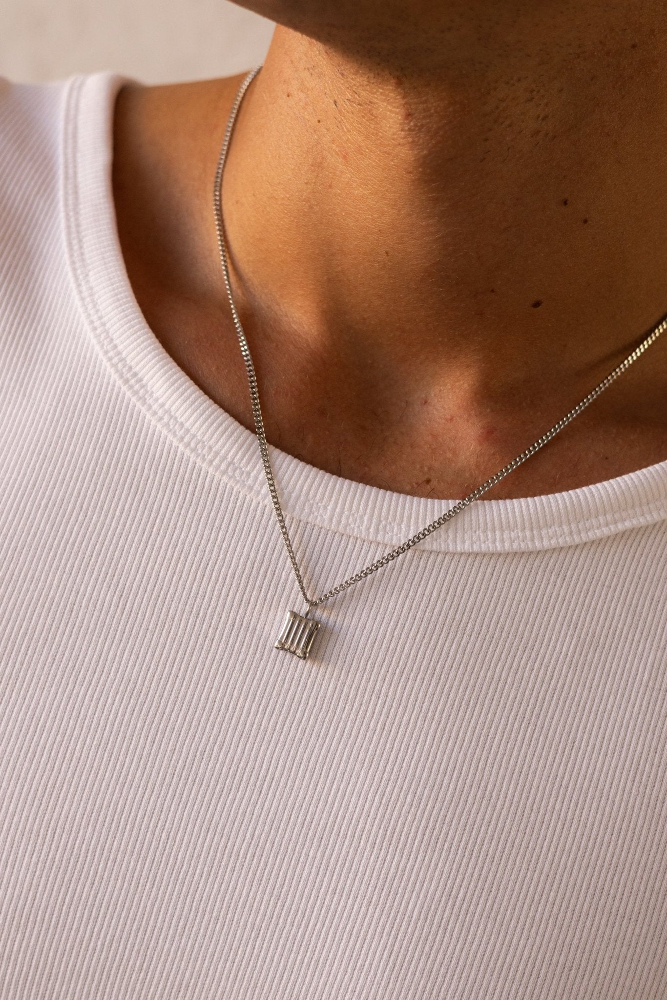 VELAR NECKLACE