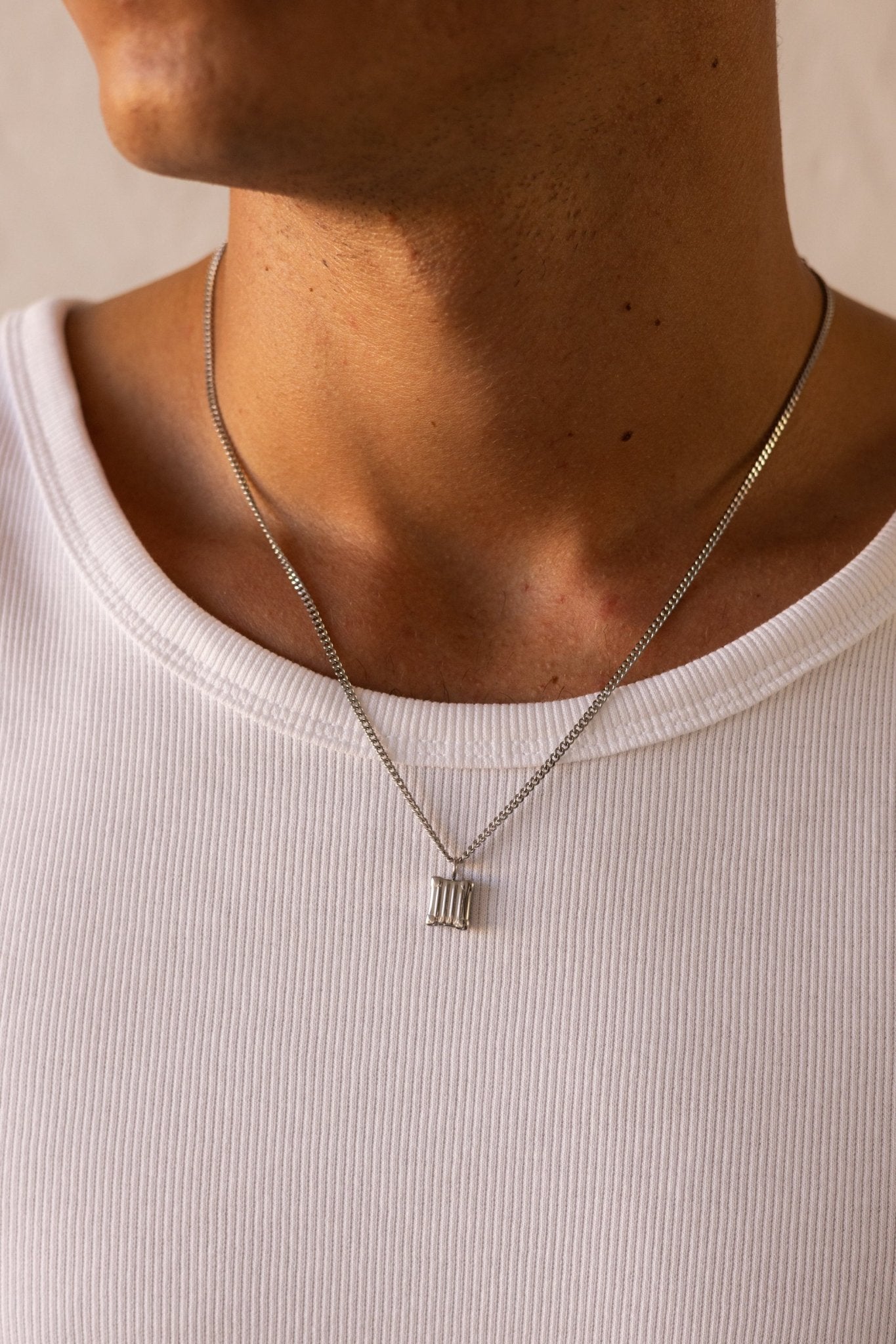 VELAR NECKLACE